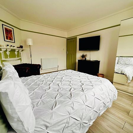 Rest Boutique Golders Green ลอนดอน ภายนอก รูปภาพ