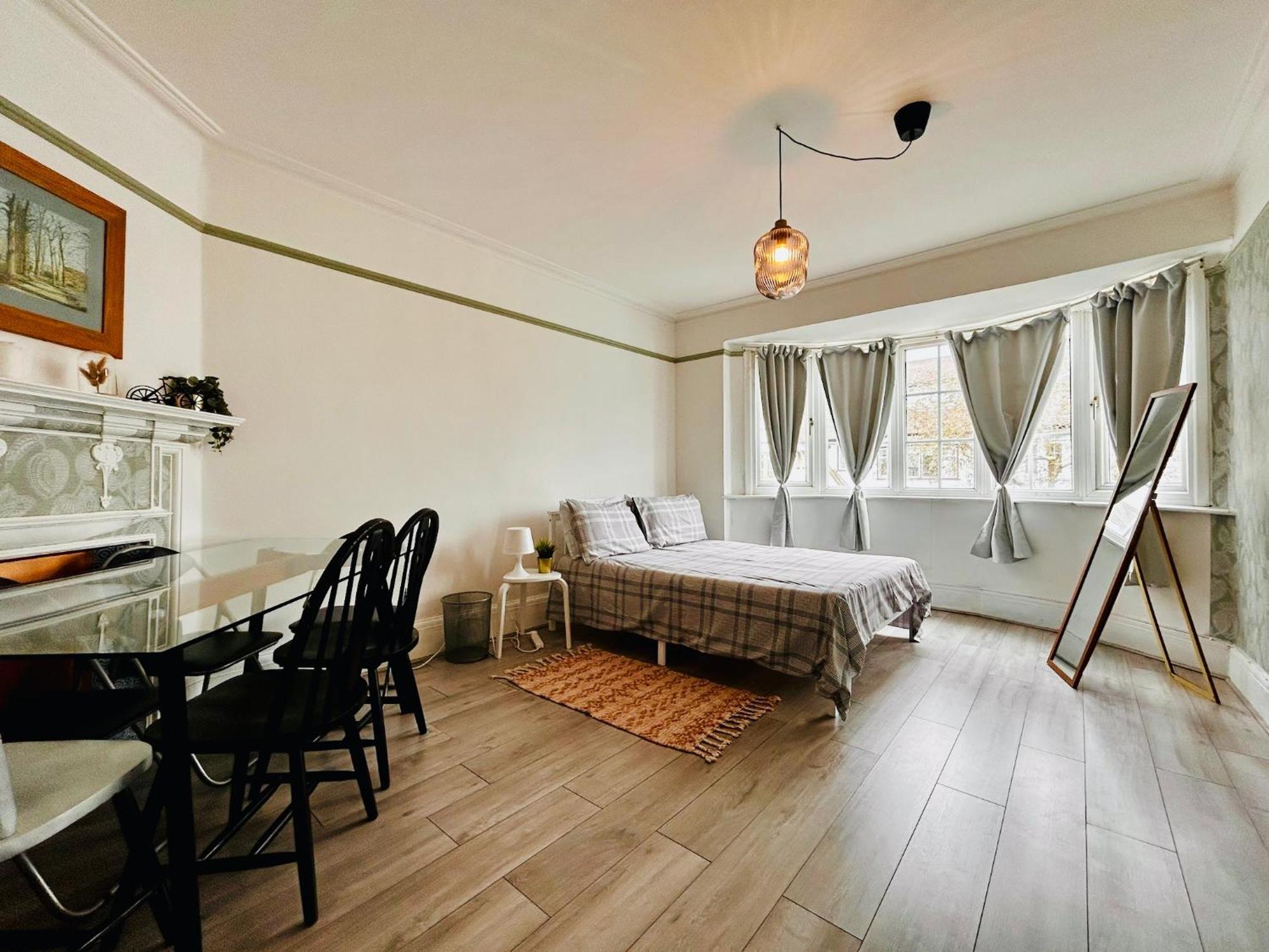 Rest Boutique Golders Green ลอนดอน ภายนอก รูปภาพ
